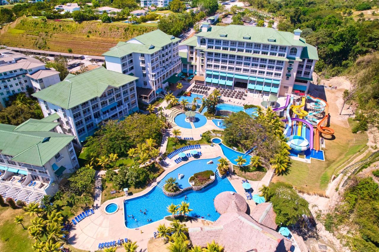 Gran Evenia Bijao Hotel Santa Clara  Luaran gambar Aerial view of the hotel