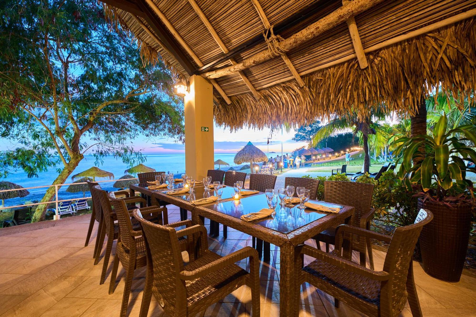 Gran Evenia Bijao Hotel Santa Clara  Luaran gambar The Beachfront Restaurant
