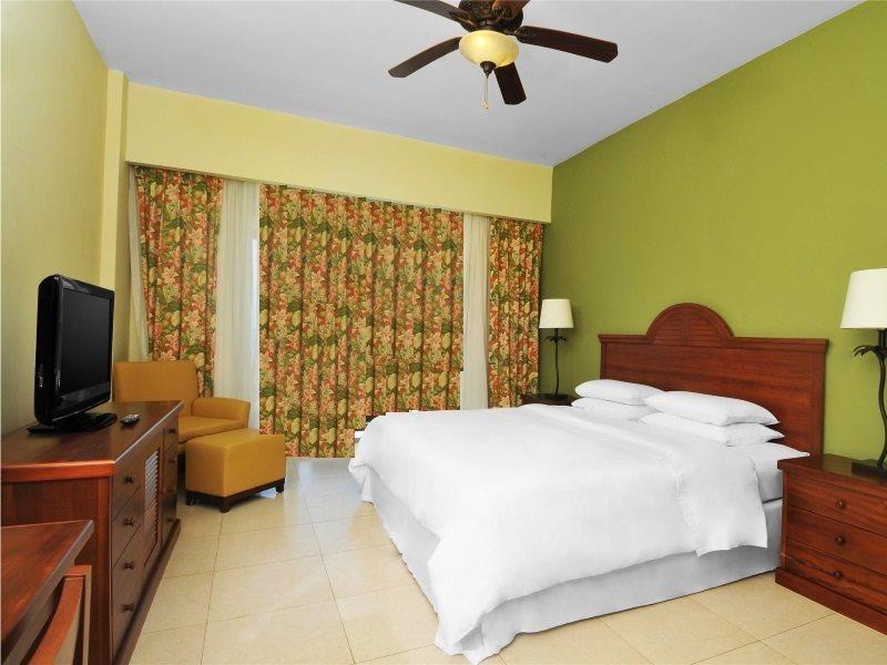 Gran Evenia Bijao Hotel Santa Clara  Luaran gambar A bedroom at the Hilton San Francisco Airport