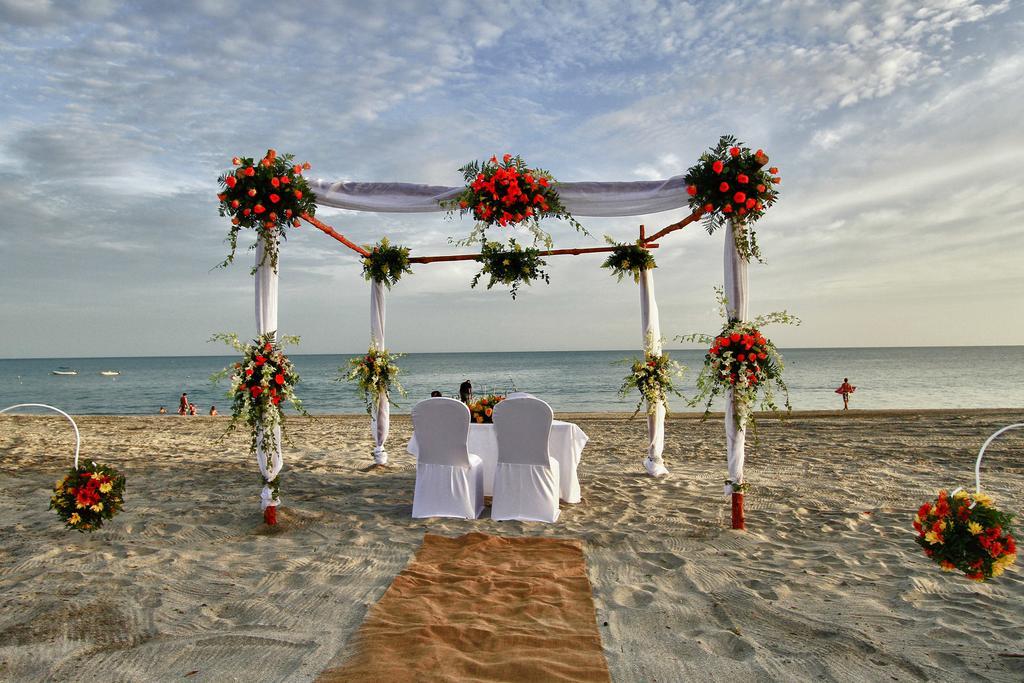 Gran Evenia Bijao Hotel Santa Clara  Luaran gambar A beach wedding