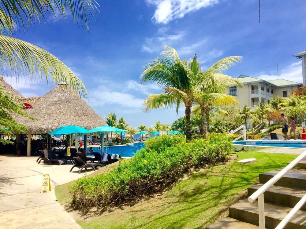 Gran Evenia Bijao Hotel Santa Clara  Luaran gambar The pool at the Sheraton Resort Fiji